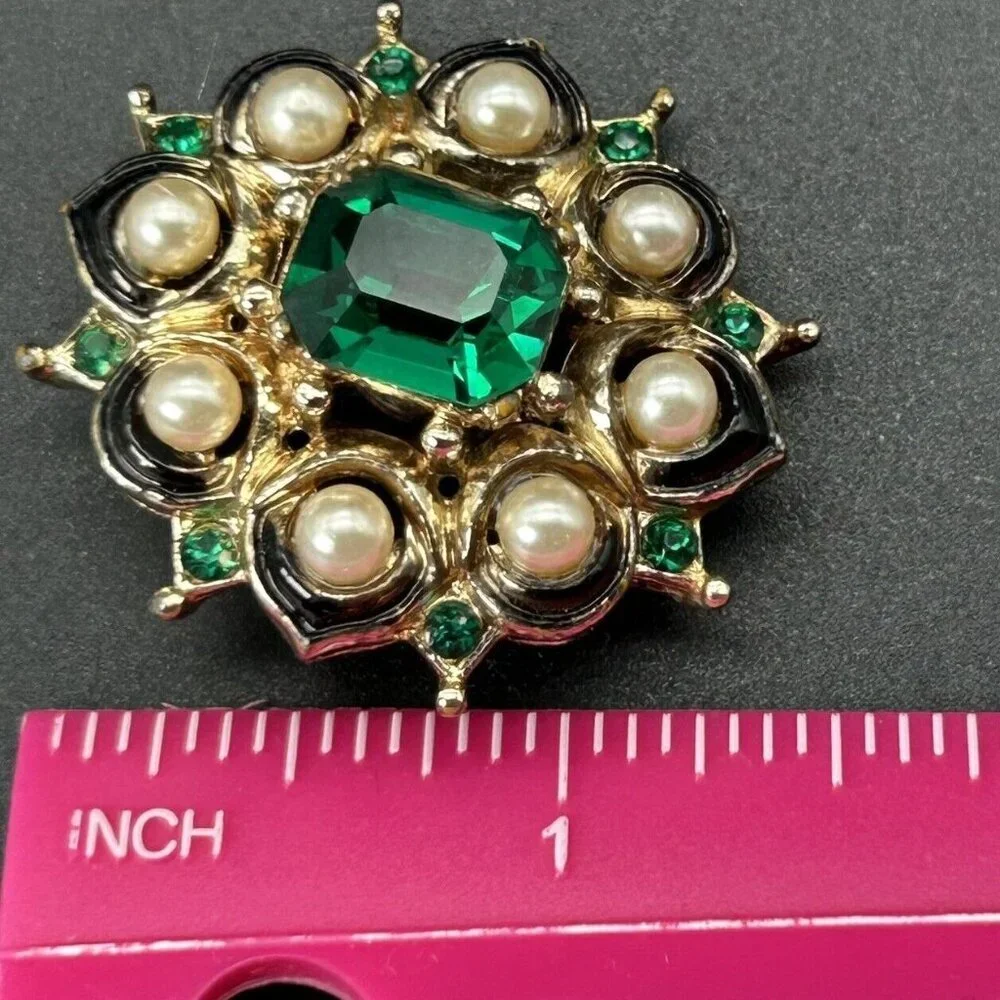 Vintage Coro Brooch & Screw Back Earrings Emerald Color Stone Faux Pearl Cluster
